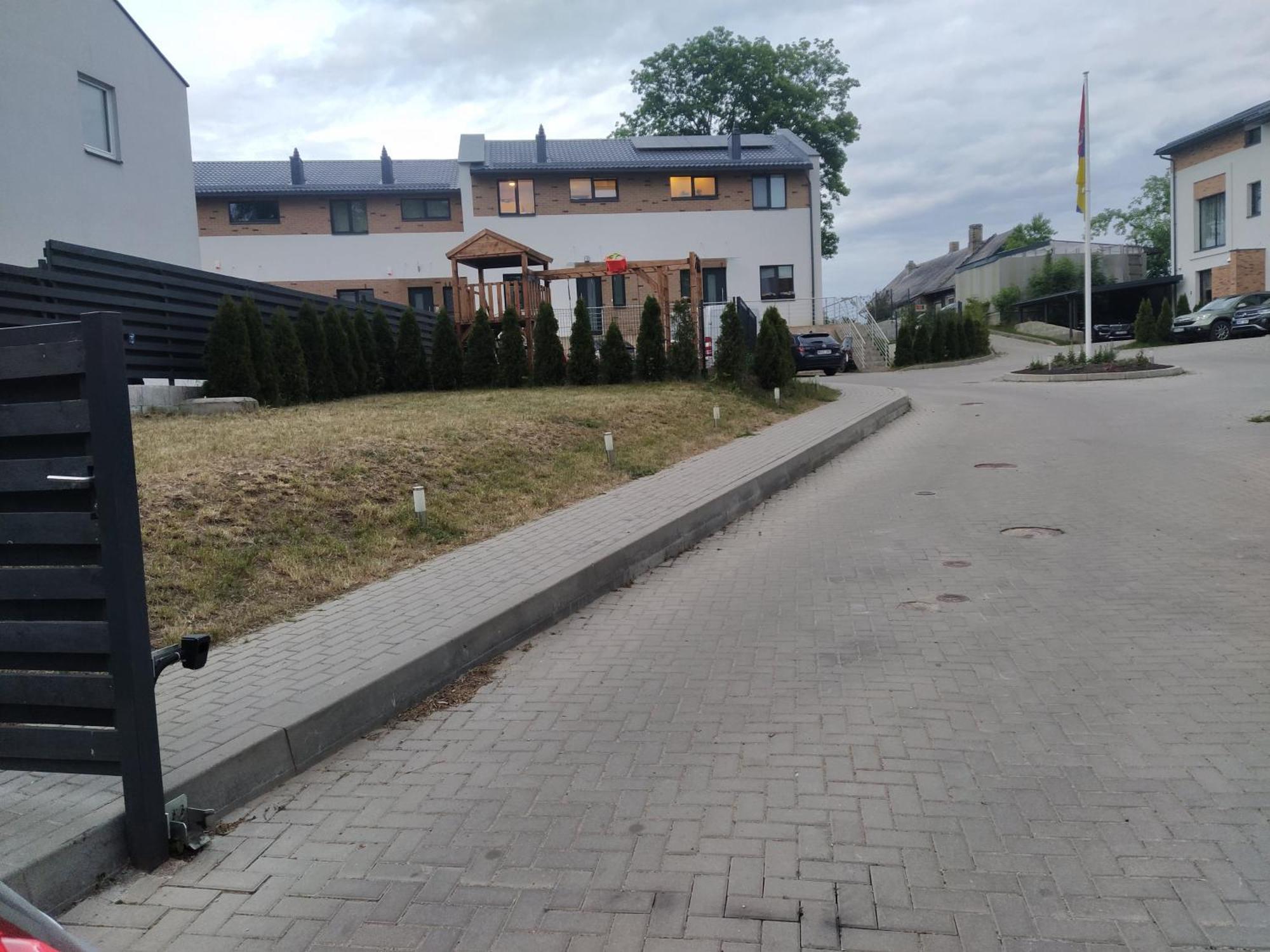 Hillside View House With Garden, Private Parking, Quiet Location - 12 Min To Old Town Anytime, Long Stays Welcome Wilno Zewnętrze zdjęcie