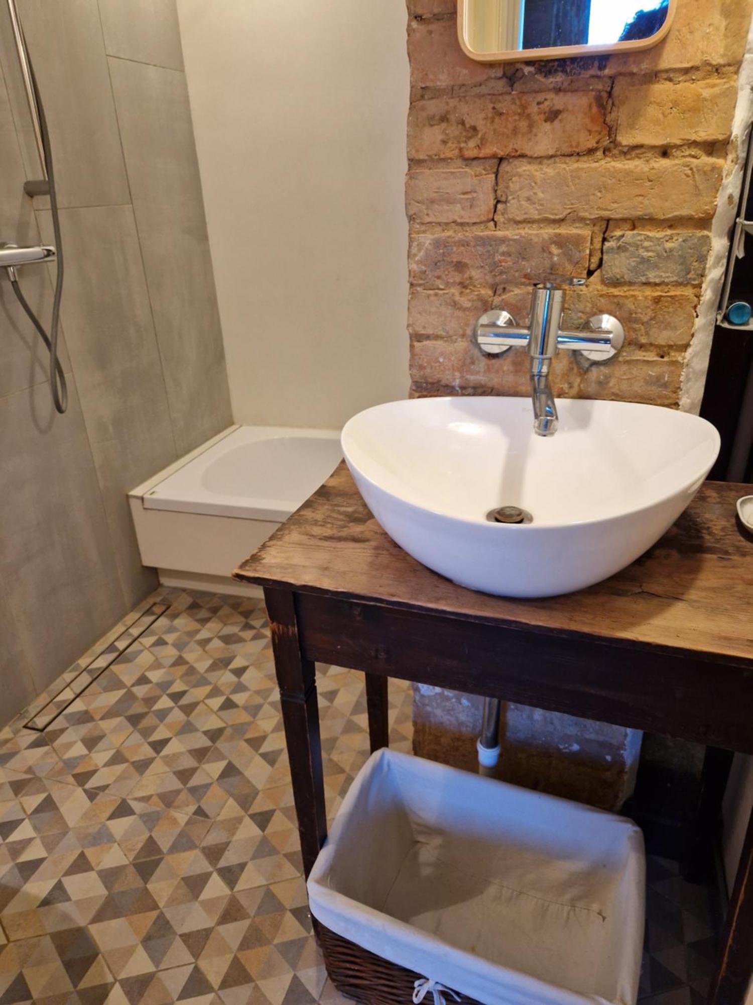 Hillside View House With Garden, Private Parking, Quiet Location - 12 Min To Old Town Anytime, Long Stays Welcome Wilno Zewnętrze zdjęcie